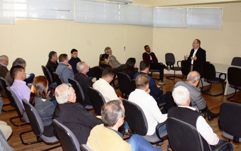 Quatro Barras lança programa de incentivo às médias e pequenas empresas