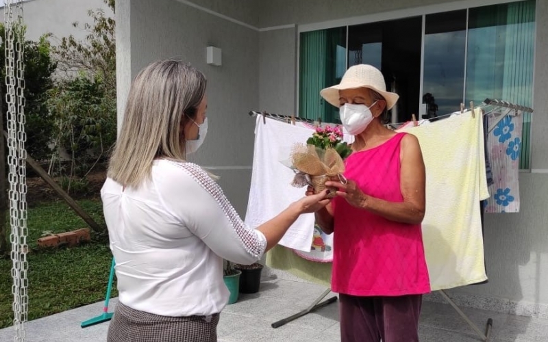No Dia das Mães, Prefeitura presta homenagem a elas, que simbolizam o amor 
