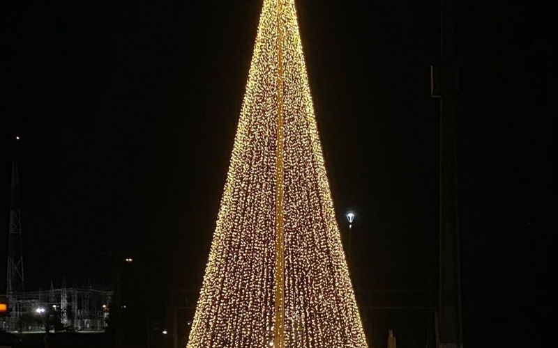 Quatro Barras recebe iluminação especial para celebrar o Natal