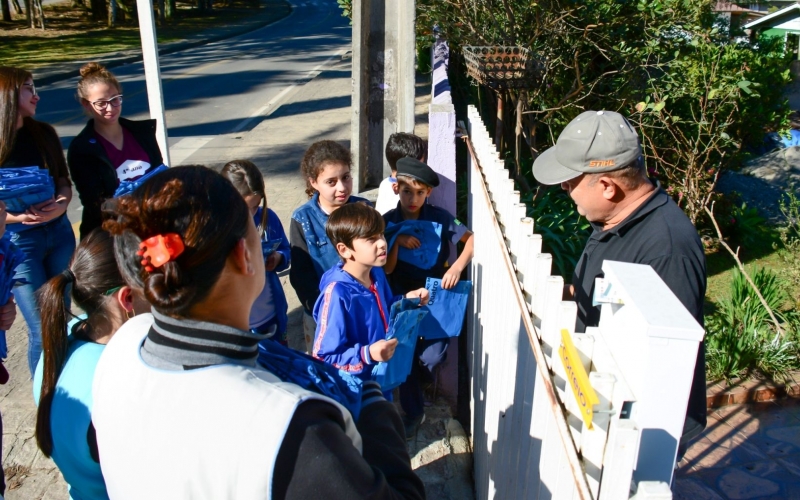 Projeto de reciclagem vai além da escola e envolve comunidade