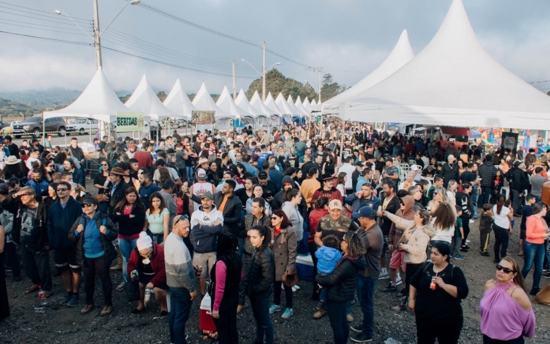 Com sucesso absoluto de público, 2ª Festa do Canteiro valoriza tradição e os habilidosos profissionais do corte de pedra
