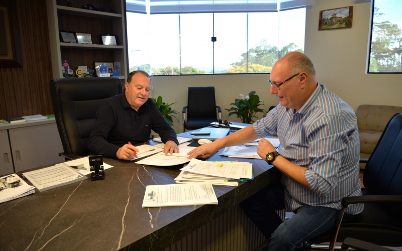Prefeito assina novo pacote de obras na ordem de R$ 4,4 milhões