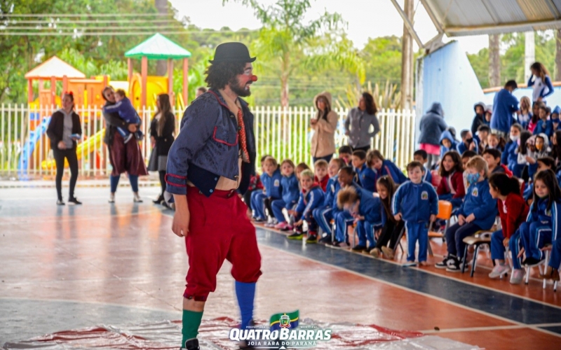 Escolas e CMEIS ganham vida e alegria com projetos ligados à arte circense