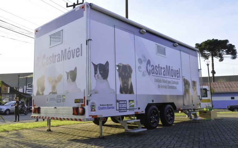 PREFEITURA DE QUATRO BARRAS RECEBEU SEU CASTRAMÓVEL