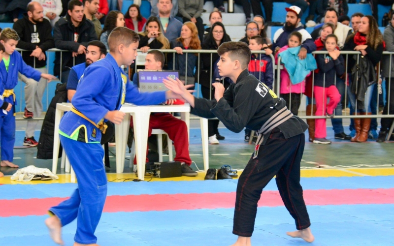 Festival de Jiu-Jítsu reúne mais de 350 atletas em Quatro Barras 