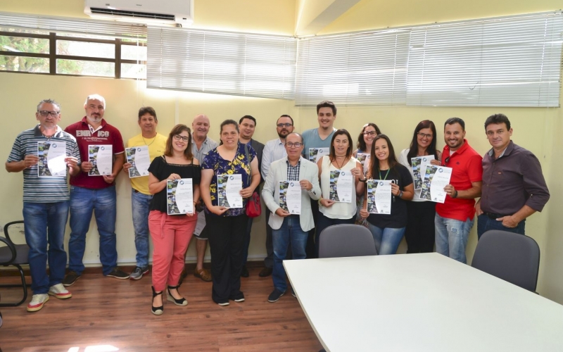 Prefeito Lara empossa membros dos conselhos de Turismo e Desenvolvimento