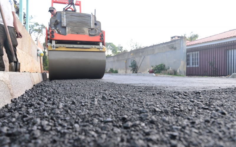 Obras de pavimentação seguem nos bairros