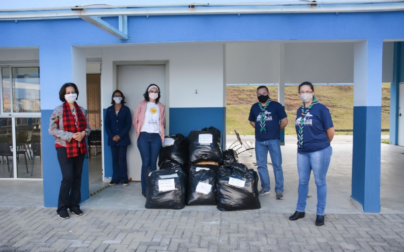 Assistência Social recebe doação de roupas e calçados do Grupo Escoteiro Anhangava