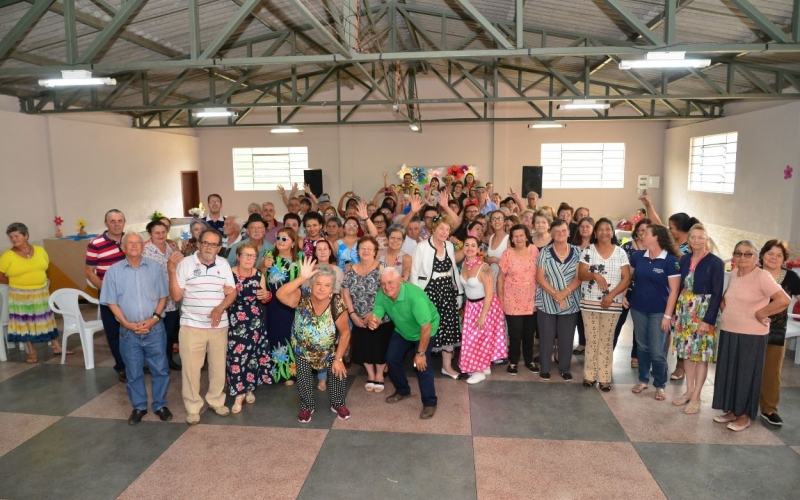 BAILE DA PRIMAVERA CELEBRA ALEGRIA E INTEGRAÇÃO ENTRE GERAÇÕES