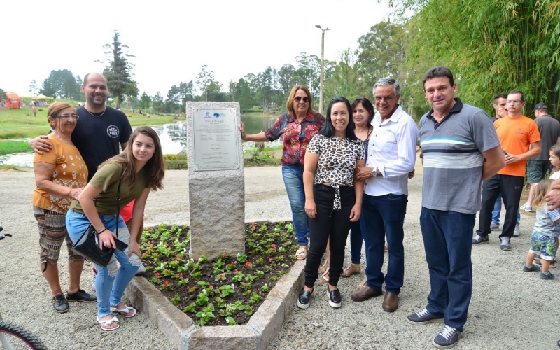 PARQUE DO LAGO É ENTREGUE À POPULAÇÃO DE QUATRO BARRAS