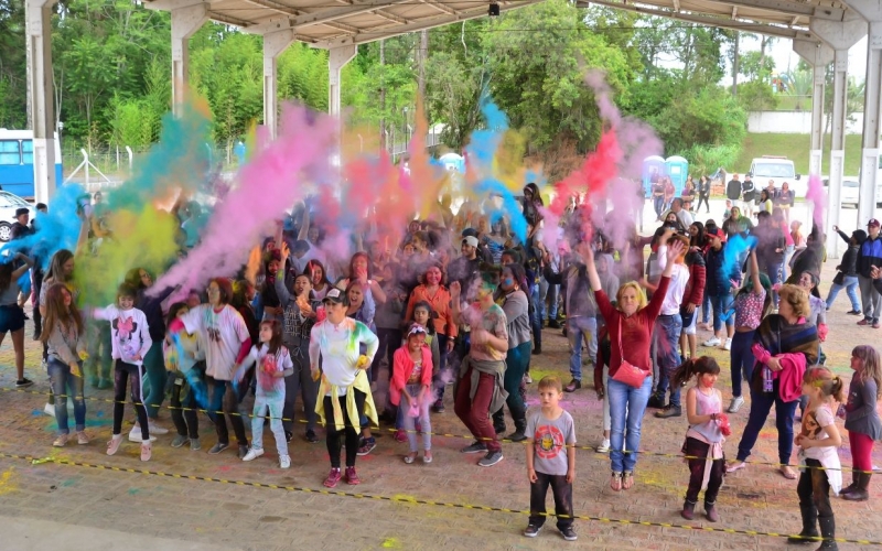 FESTA DAS CORES ENCERRA AS COMEMORAÇÕES OFICIAIS DO ANIVERSÁRIO DE 58 ANOS DE QUATRO BARRAS