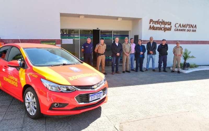 Quatro Barras e Campina Grande do Sul recebem viatura e caminhão do Corpo de Bombeiros