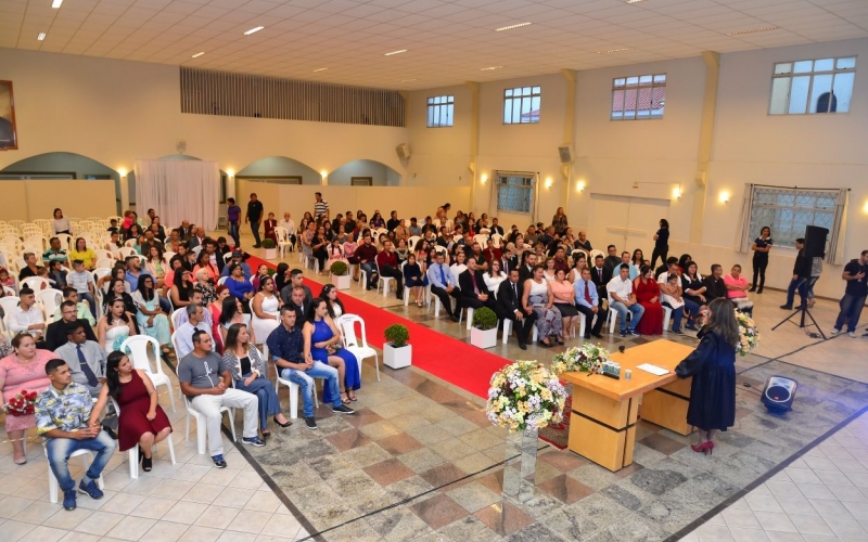 CASAMENTO COLETIVO É REALIZADO COM MUITA EMOÇÃO EM QUATRO BARRAS