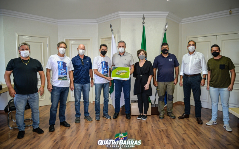 Prefeitura recebe projeto de Estação de Voo Livre na Serra da Baitaca