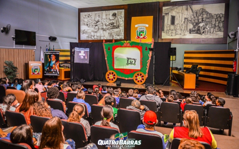 Com sucesso de público em Quatro Barras, espetáculo conta a história da imigração no Paraná