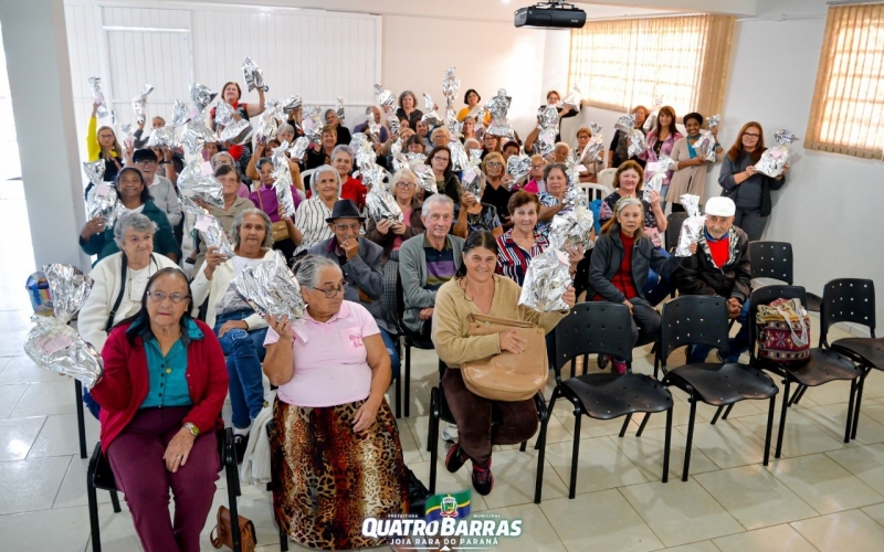 Grupos da Melhor Idade participam de evento comemorativo ao Dia das Mães