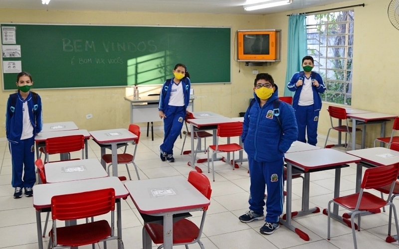 Na volta às aulas, alunos encontram salas de aula e espaços esportivos revitalizados