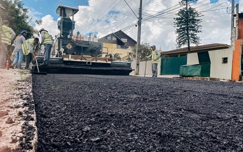 Asfalto já melhora mobilidade em ruas da área central de Quatro Barras