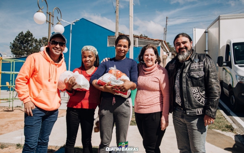 Famílias do Jardim Menino Deus e Colônia Maria José são beneficiadas com a primeira entrega da Campanha do Agasalho 