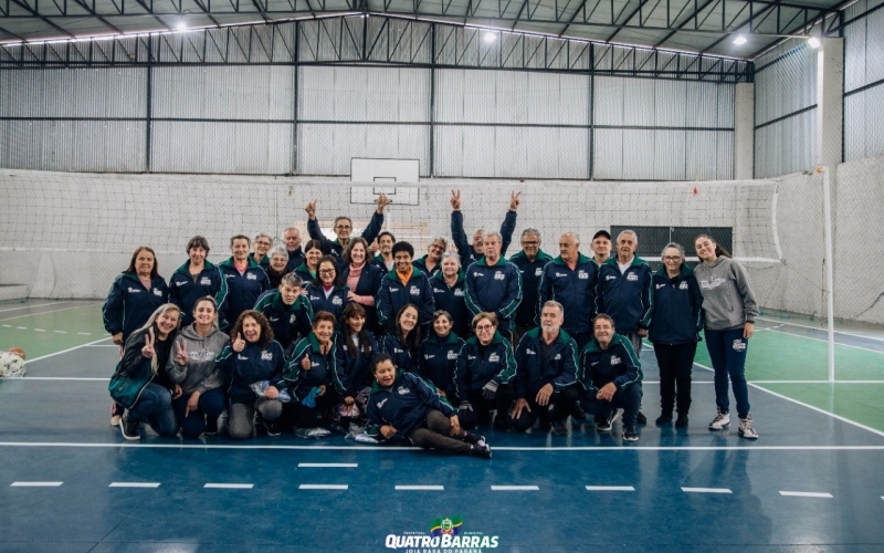 Melhor Idade recebe novos uniformes para competições esportivas
