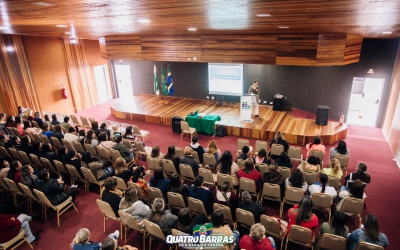 Cerca de 500 profissionais da Educação participam de Formação Continuada