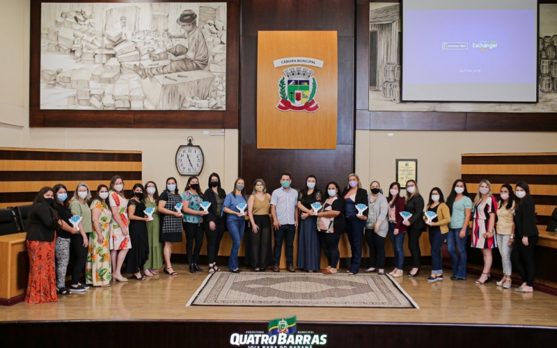 Profissionais de educação dos Cmeis são homenageadas por projetos desenvolvidos em 2021