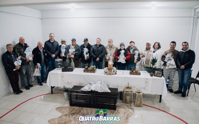 Grupos da Melhor Idade participam de homenagem pelo Dia dos Pais