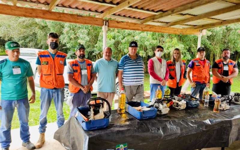Agentes da Defesa Civil participam de curso para corte de árvores