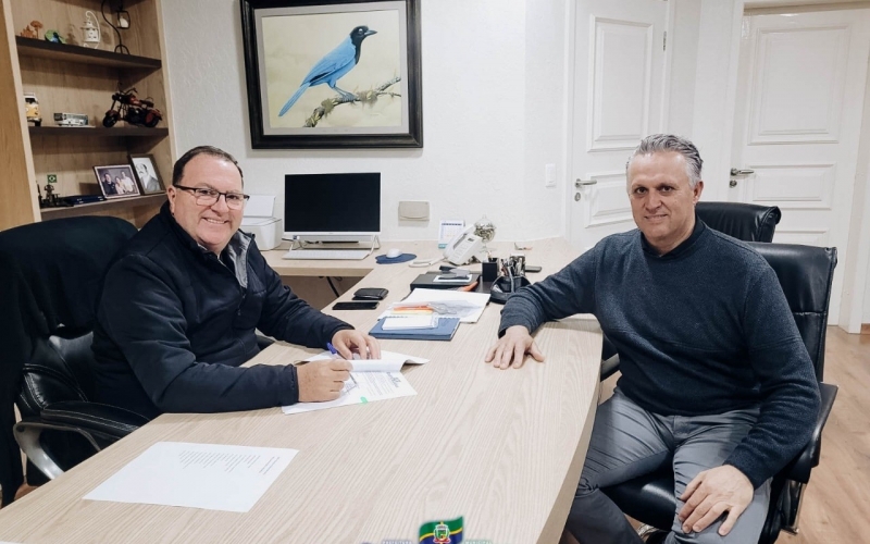 Prefeito Tolardo formaliza contratação de consultoria para obtenção do SIM