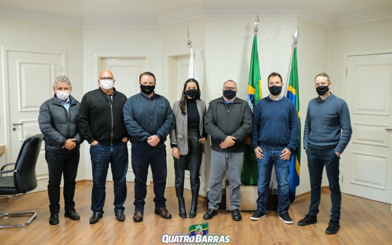 Prefeito Tolardo assina protocolo de intenções para instalação da startup Troc em Quatro Barras