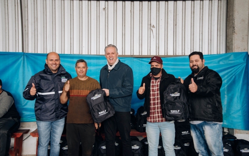 Servidores da Infraestrutura recebem kits completos de uniforme