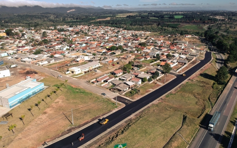 Prefeitura conclui pavimentação da Rua Nilton Esperancetta, na Borda do Campo 