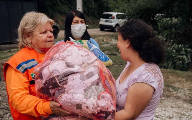 Comboio de donativos chega às famílias atingidas pelas chuvas