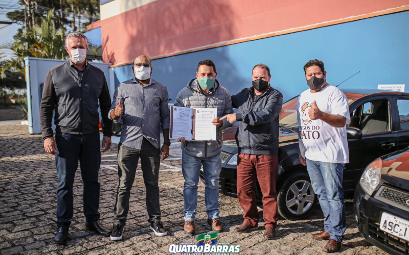 Prefeitura recebe veículos repassados pela Câmara Municipal de Quatro Barras