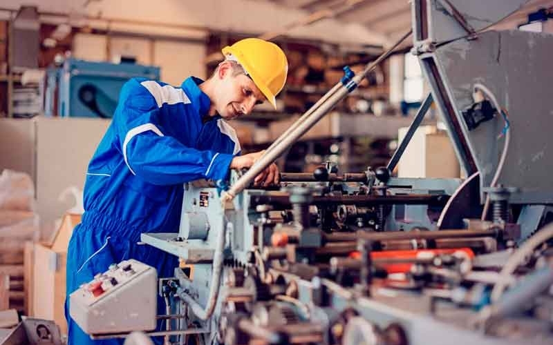 Prefeitura abre pré-inscrições para cursos gratuitos de solda, mecânica básica industrial e operador de empilhadeira
