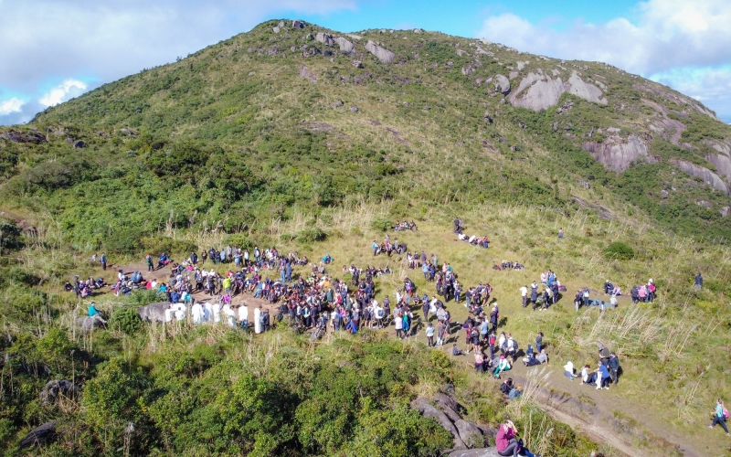 Quatro Barras celebra Missa da Paz no cume do Morro Samambaia