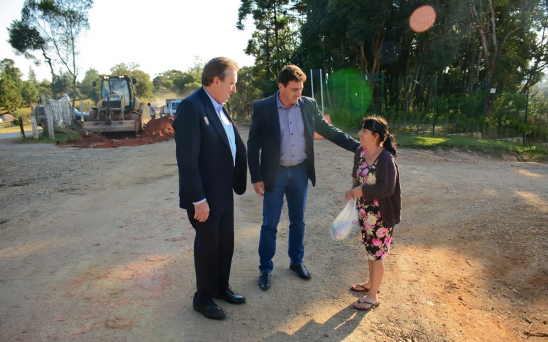 Obras de pavimentação na Rua Izair Lago avançam