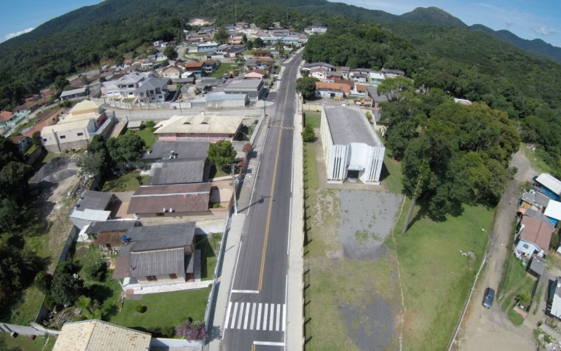 Rua Izair Lago está com obras de pavimentação concluídas