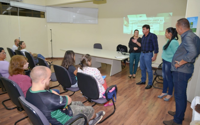 Sala do Empreendedor oferece palestra para comerciantes
