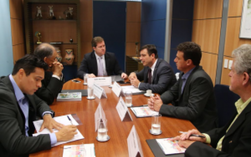 Lara e Adamoski buscam aprovação de contas da Graciosa