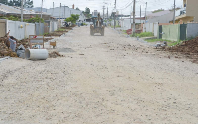 Rua Demerval Bielski recebe obras de pavimentação