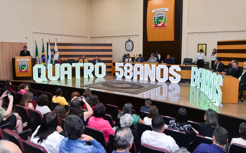 SESSÃO SOLENE NA CÂMARA DE VEREADORES É REALIZADA EM COMEMORAÇÃO AOS 58 ANOS DE QUATRO BARRAS