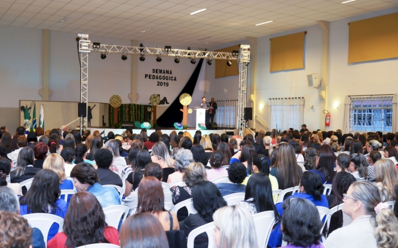 Quatro Barras abre programação da Semana Pedagógica