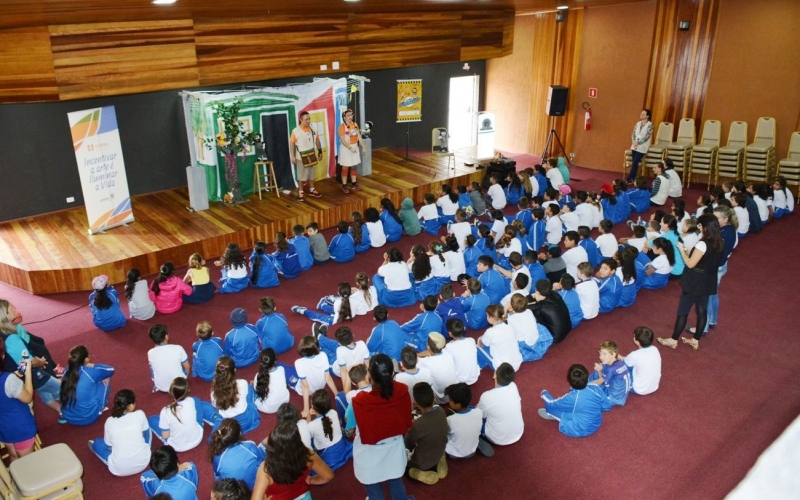 Teatro para crianças previne acidentes com a rede elétrica
