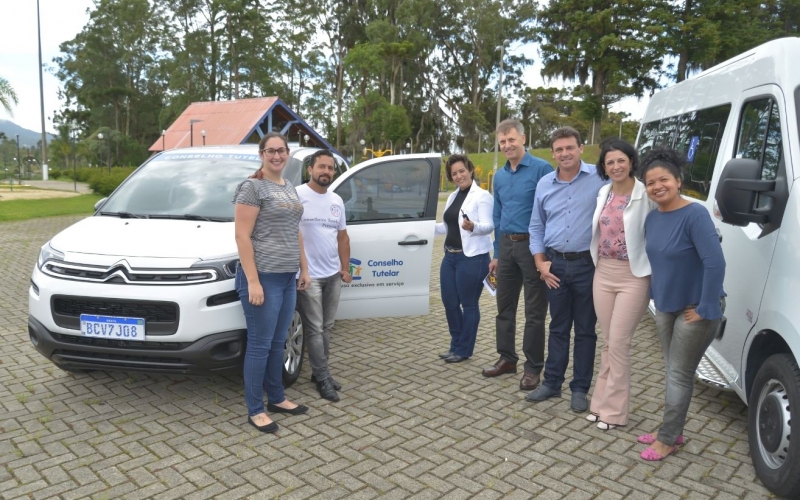 Quatro Barras recebe novos veículos para o Conselho Tutelar, Saúde, Assistência Social e Guarda Municipal