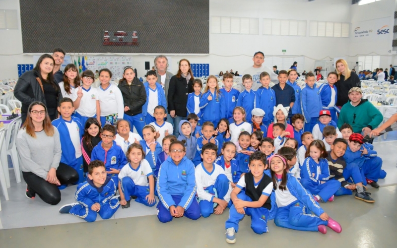 Alunos de Quatro Barras se destacam no Circuito Escolar de Xadrez