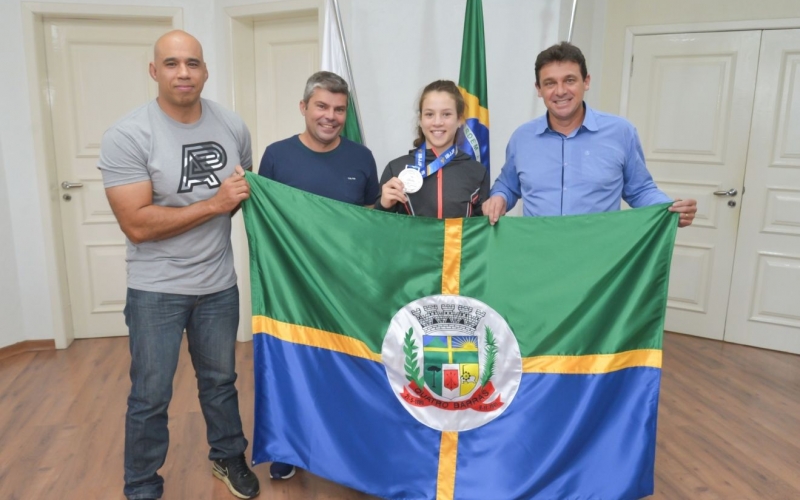 Atleta de Quatro Barras é vice-campeã no Pan Kids de Jiu-Jítsu na Califórnia