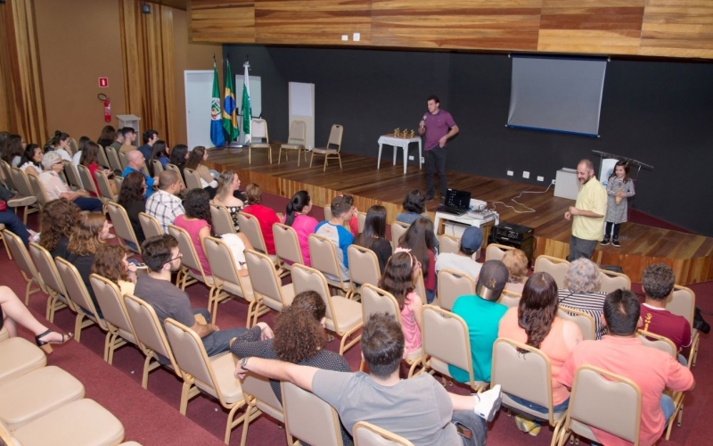 Festival exibe filmes estudantis e incentiva produções locais