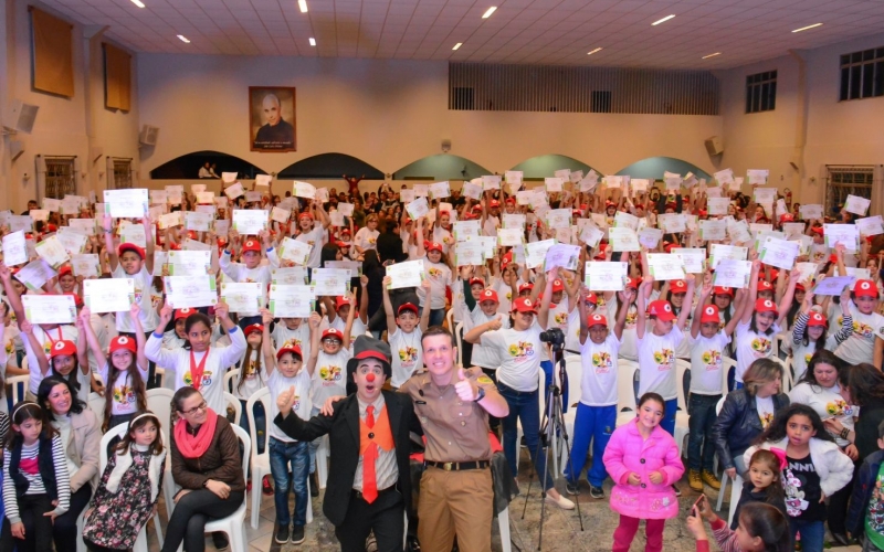 Proerd Quatro Barras forma mais 360 alunos
