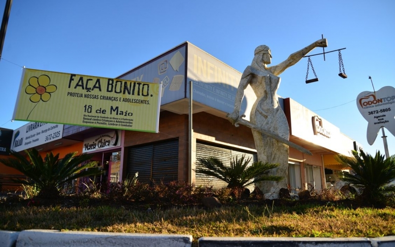 Como parte da campanha de combate ao abuso e exploração sexual de crianças e adolescentes, Quatro Barras recebe estátu